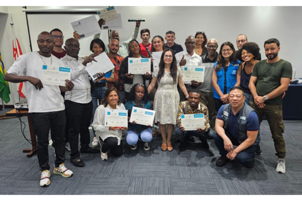 Projeto qualifica refugiados e migrantes para a hospitalidade e certifica 70 alunos em São Paulo